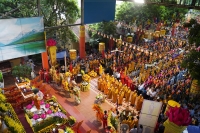 Hà Nội: Hàng nghìn Phật tử Đạo tràng Pháp Hoa miền Bắc trở về chùa Bằng tu tập và tham dự lễ Phật đản PL.2568