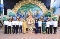 Hà Nội: Phó Bí thư Thường trực Thành ủy Nguyễn Thị Tuyến chúc mừng HT Thích Bảo Nghiêm nhân mùa Phật đản PL.2568